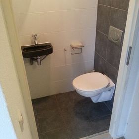 Zijaanzicht toilet